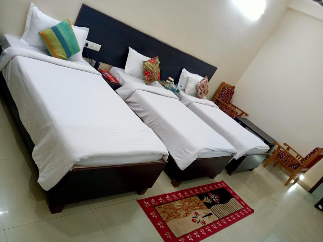 Hotel The Ideal Kushinagar Exteriör bild