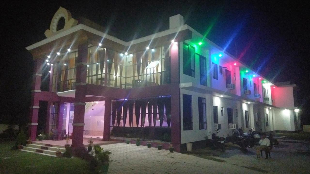 Hotel The Ideal Kushinagar Exteriör bild