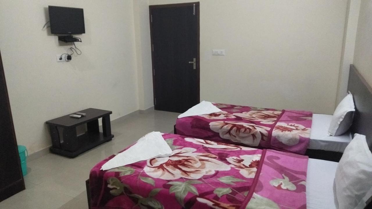 Hotel The Ideal Kushinagar Exteriör bild
