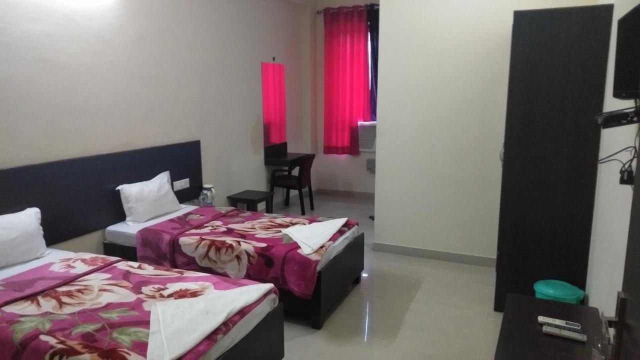 Hotel The Ideal Kushinagar Exteriör bild