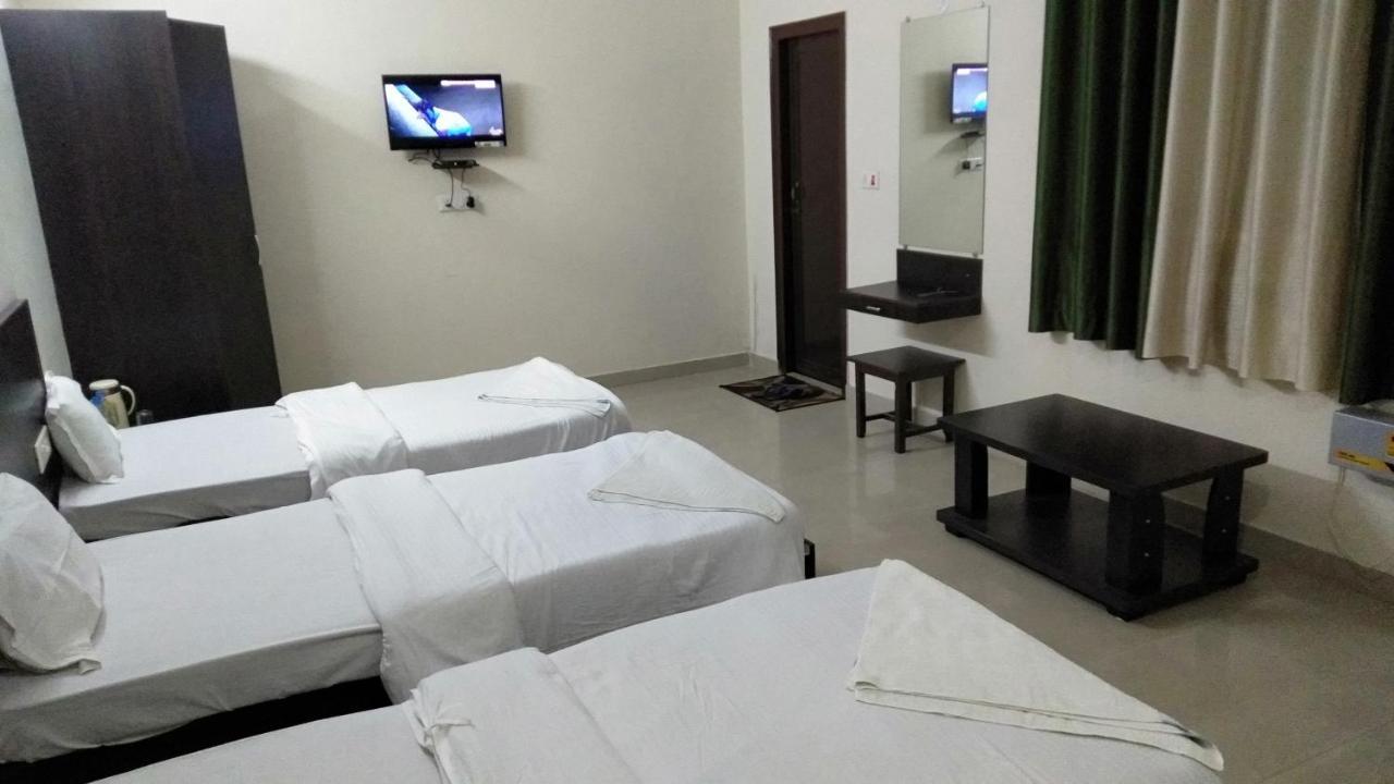 Hotel The Ideal Kushinagar Exteriör bild