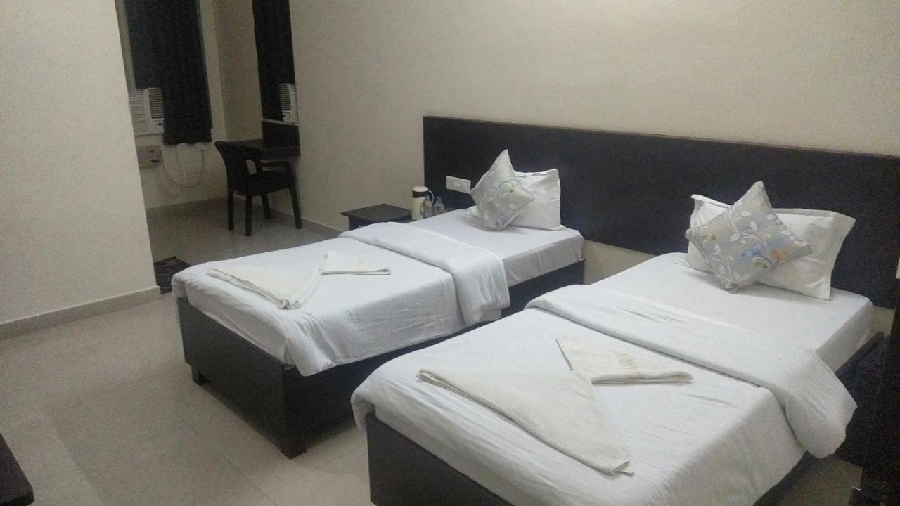 Hotel The Ideal Kushinagar Exteriör bild