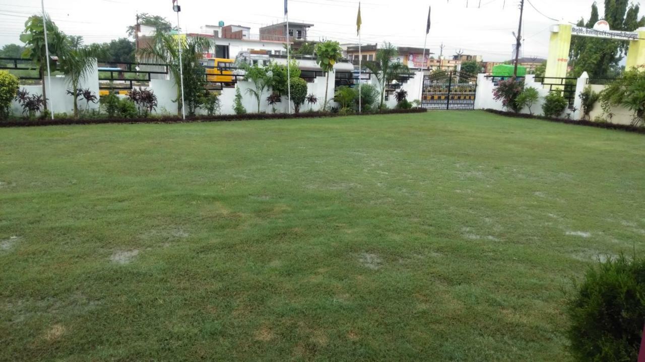 Hotel The Ideal Kushinagar Exteriör bild