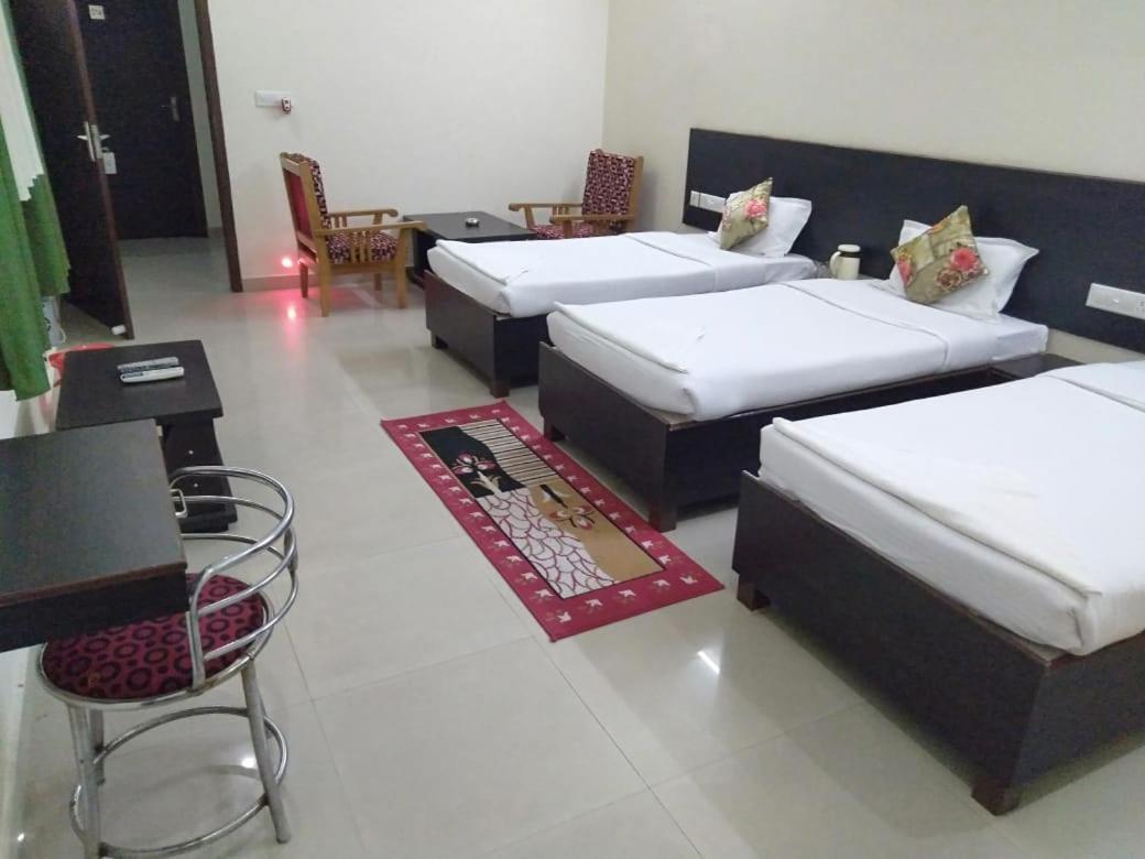 Hotel The Ideal Kushinagar Exteriör bild