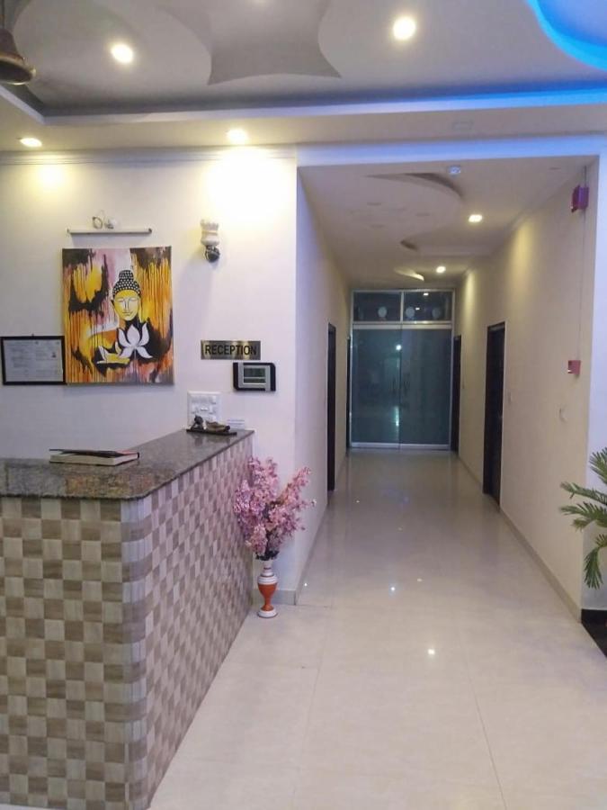 Hotel The Ideal Kushinagar Exteriör bild