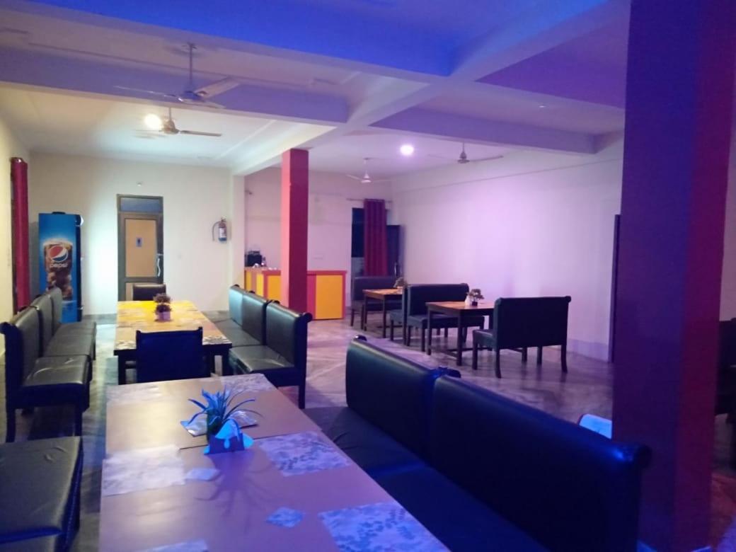 Hotel The Ideal Kushinagar Exteriör bild